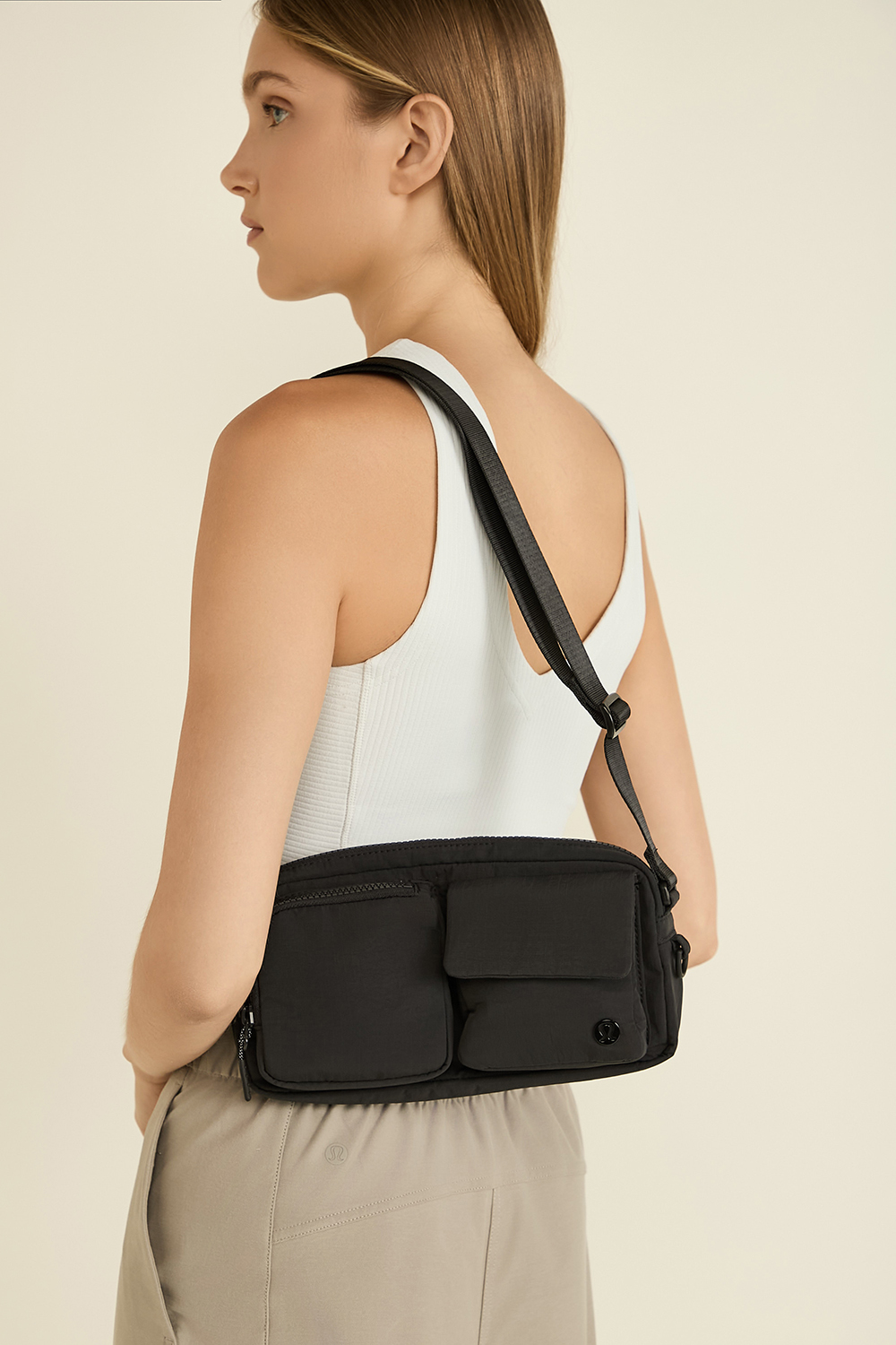 תמונת כל הלוק של Multi-Pocket Crossbody Bag